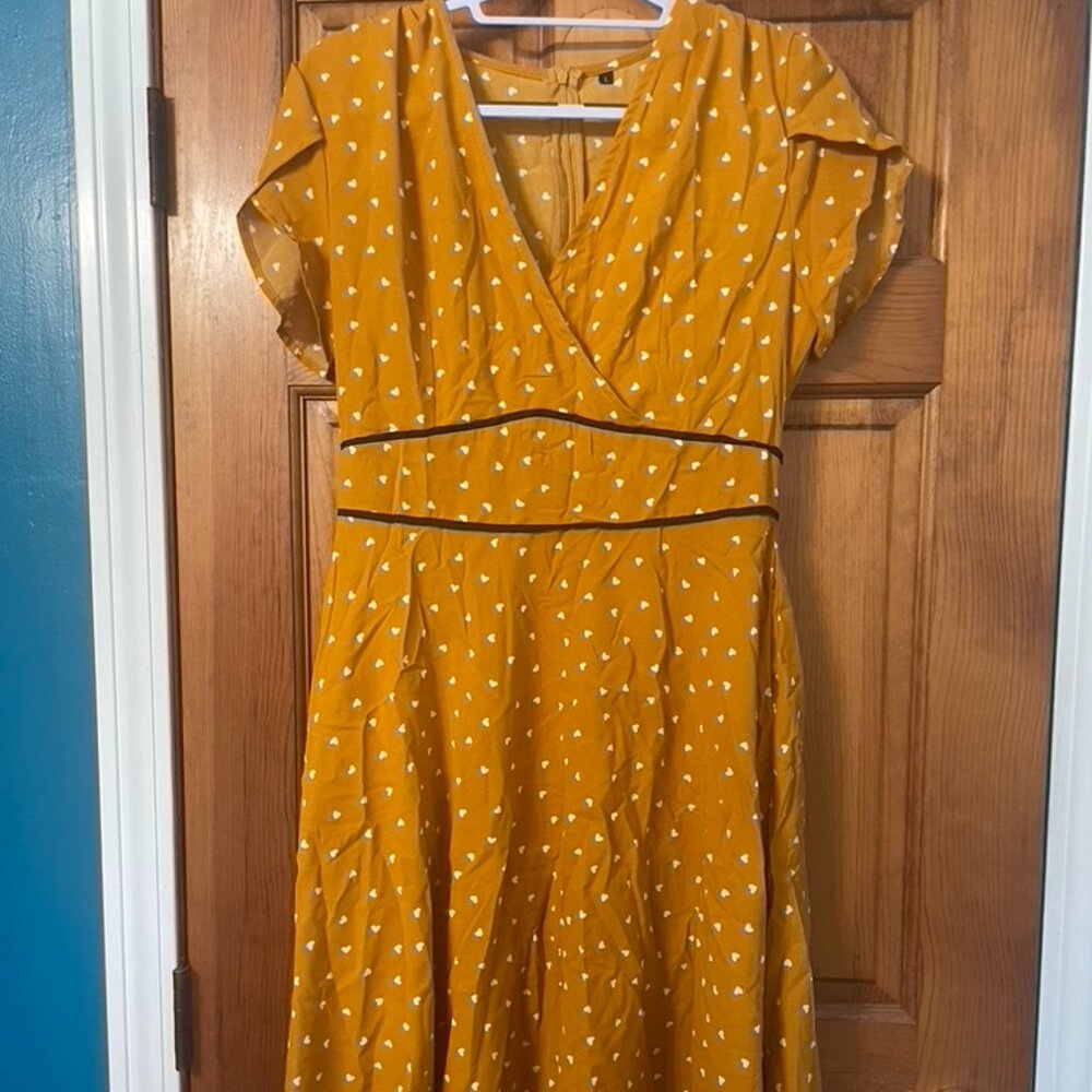 Mustard yellow V-neck empire waist cap-sleeve sundress Size L